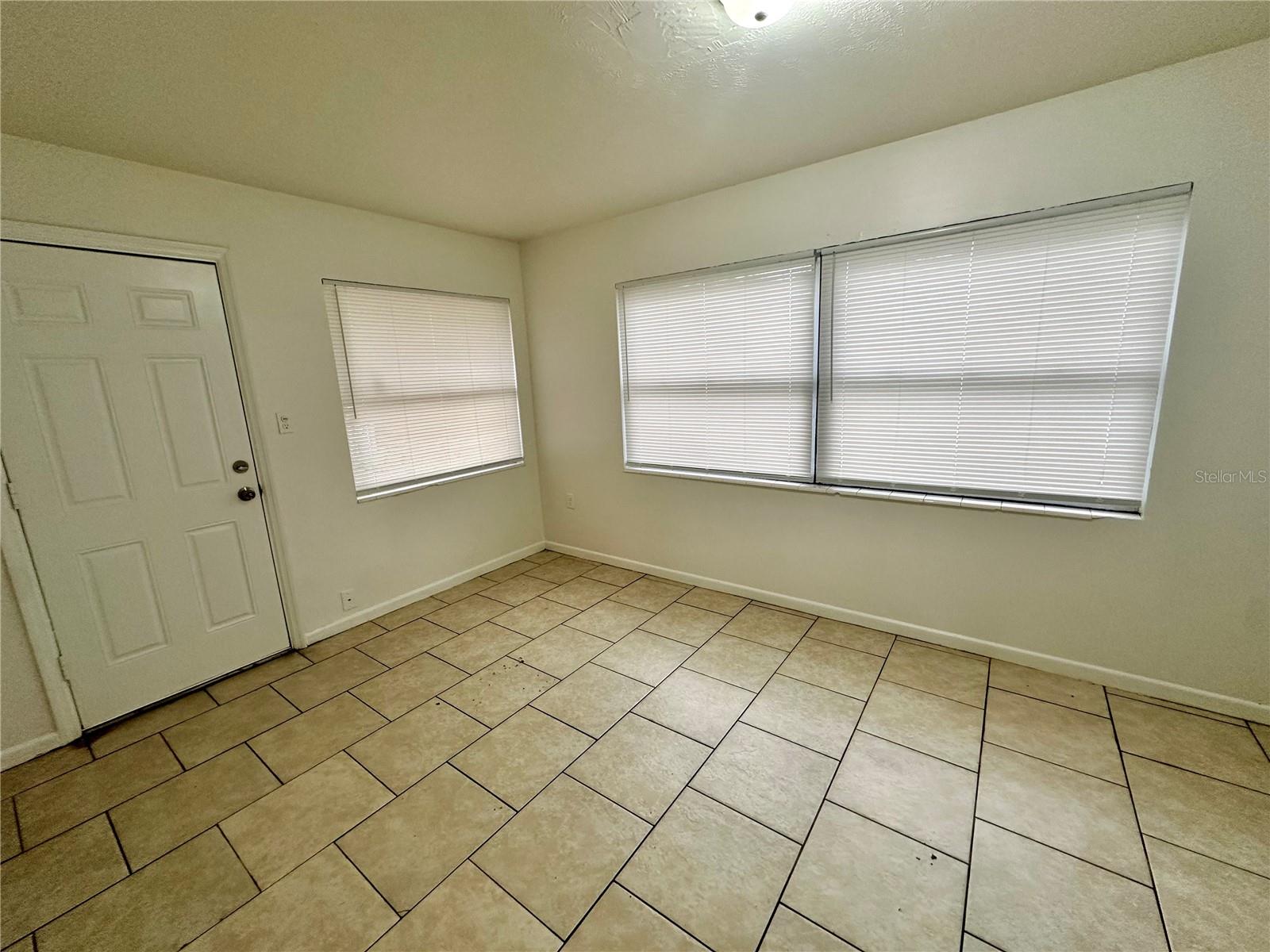 Image 17 of 23 For 1317 Cambridge Drive