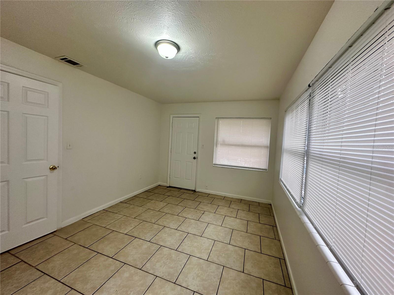 Image 20 of 23 For 1317 Cambridge Drive