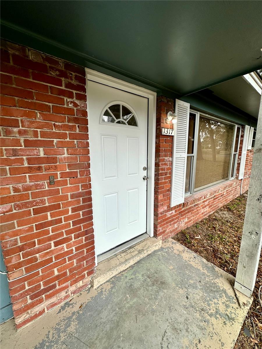 Image 3 of 23 For 1317 Cambridge Drive
