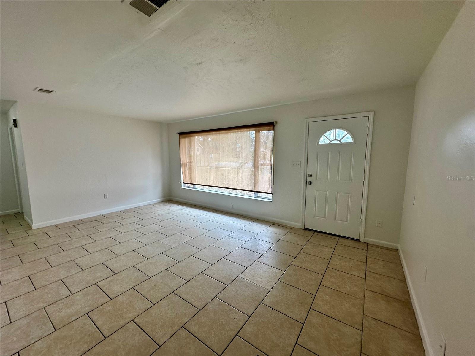 Image 4 of 23 For 1317 Cambridge Drive