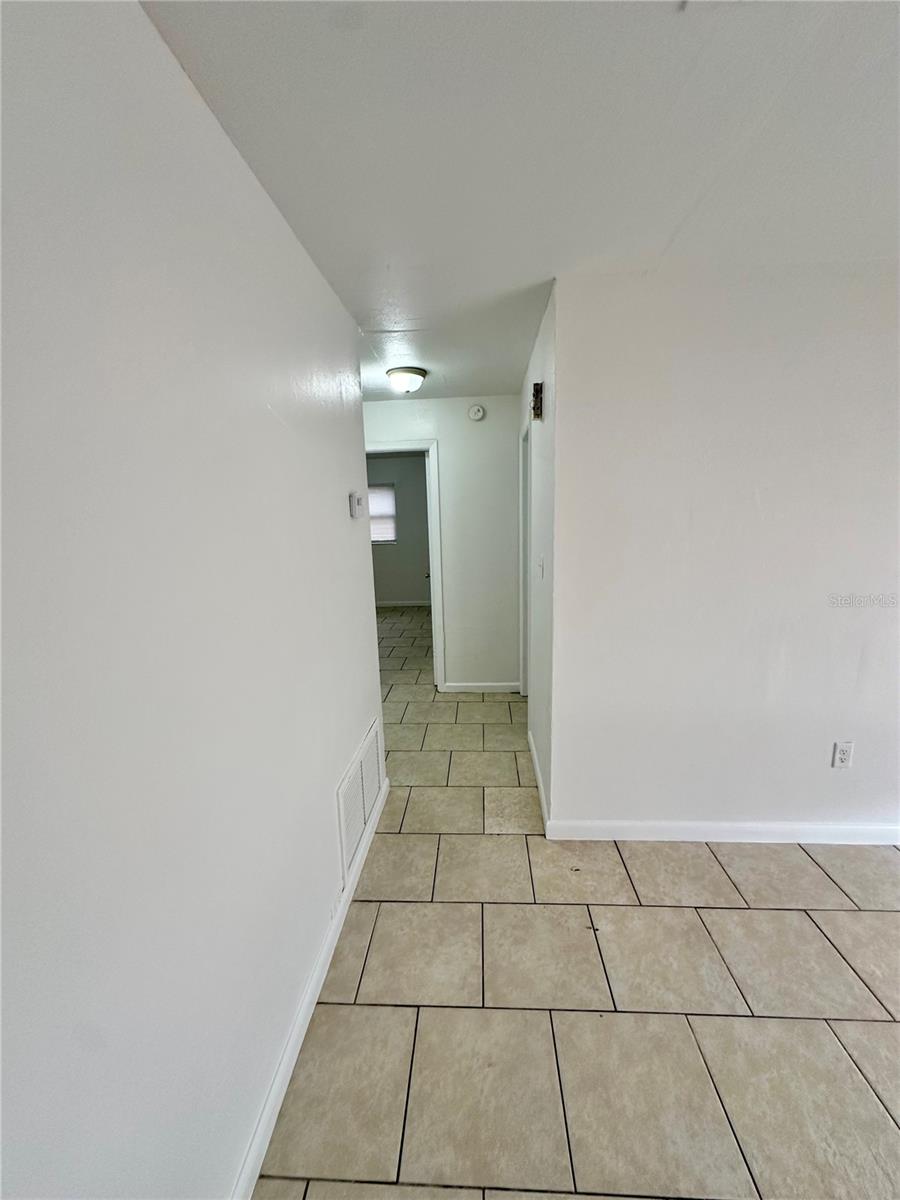 Image 8 of 23 For 1317 Cambridge Drive