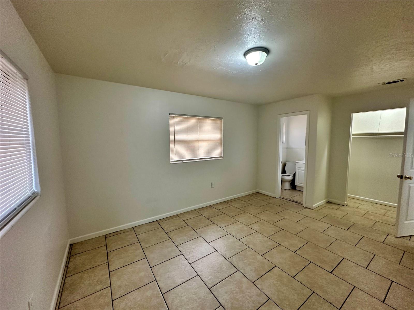 Image 9 of 23 For 1317 Cambridge Drive