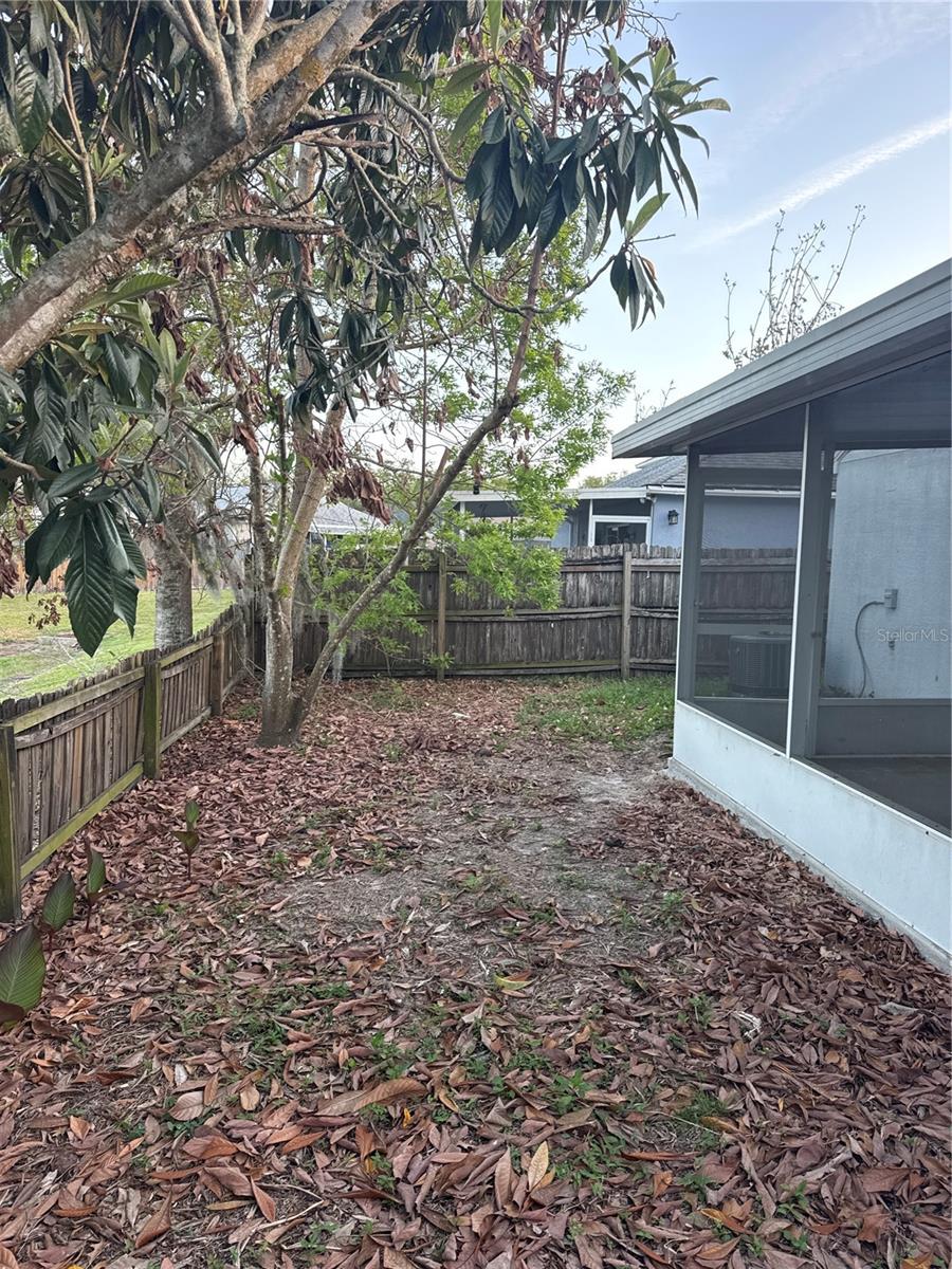 Listing photo id 9 for 5920 Rotella Drive