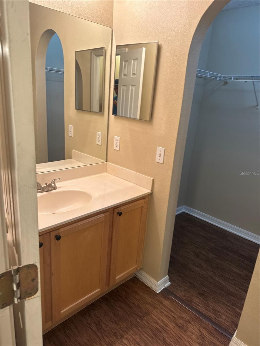 Listing photo id 5 for 5920 Rotella Drive
