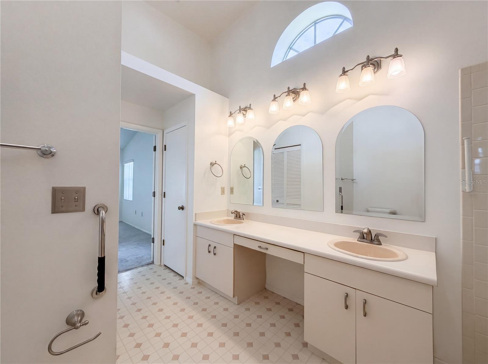 Image 22 of 29 For 712 45th Street E