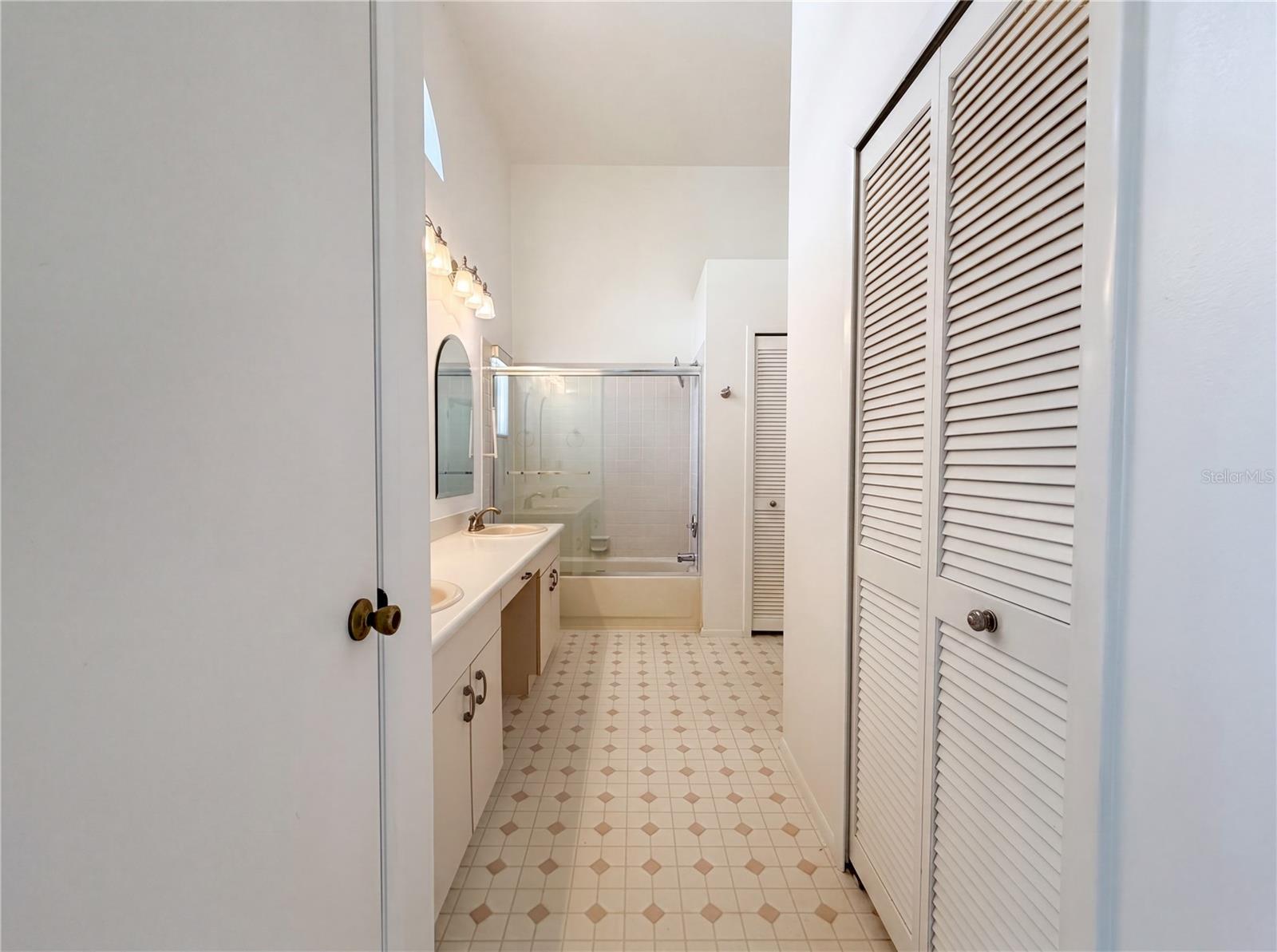 Image 23 of 29 For 712 45th Street E