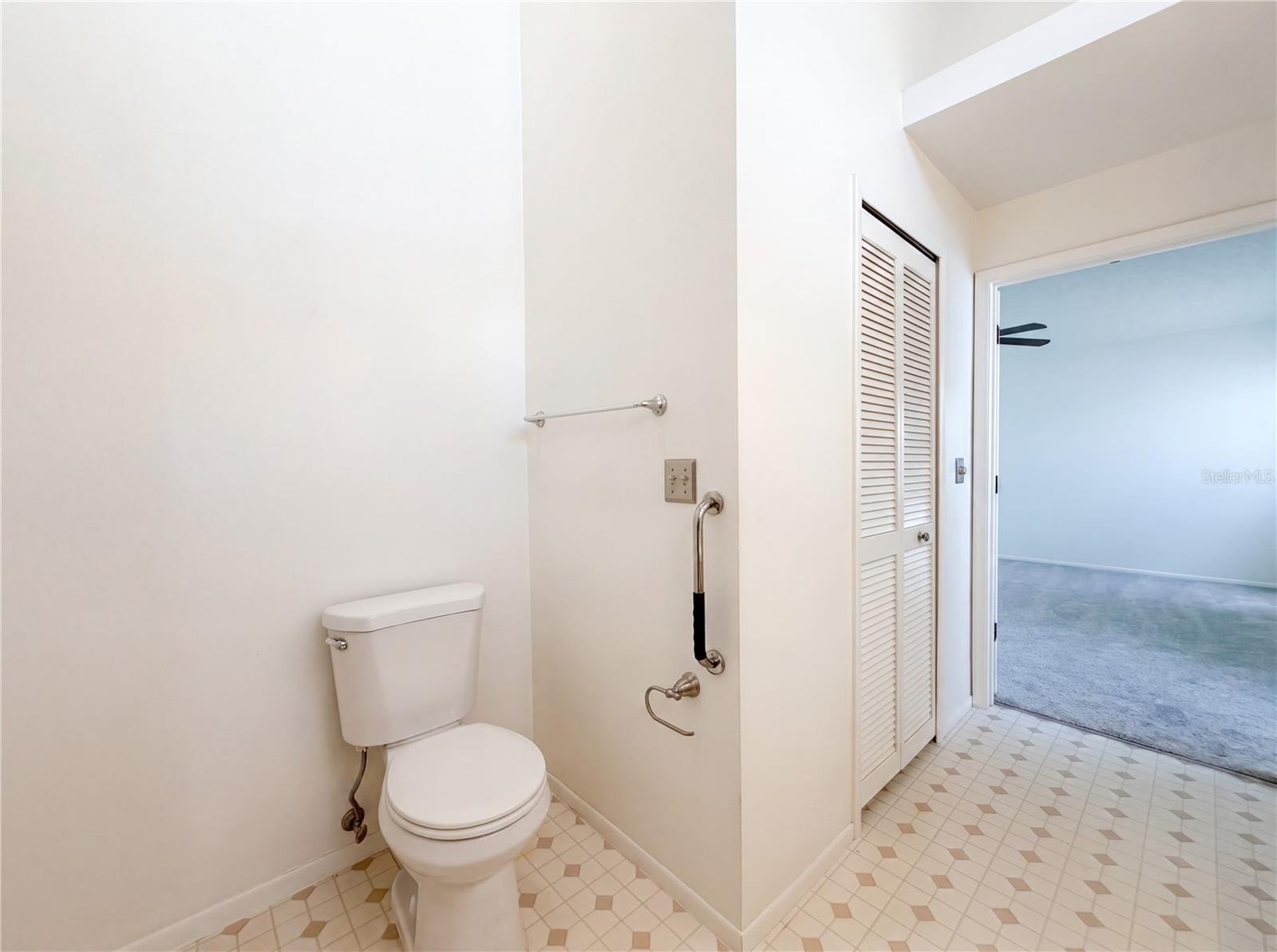 Image 24 of 29 For 712 45th Street E