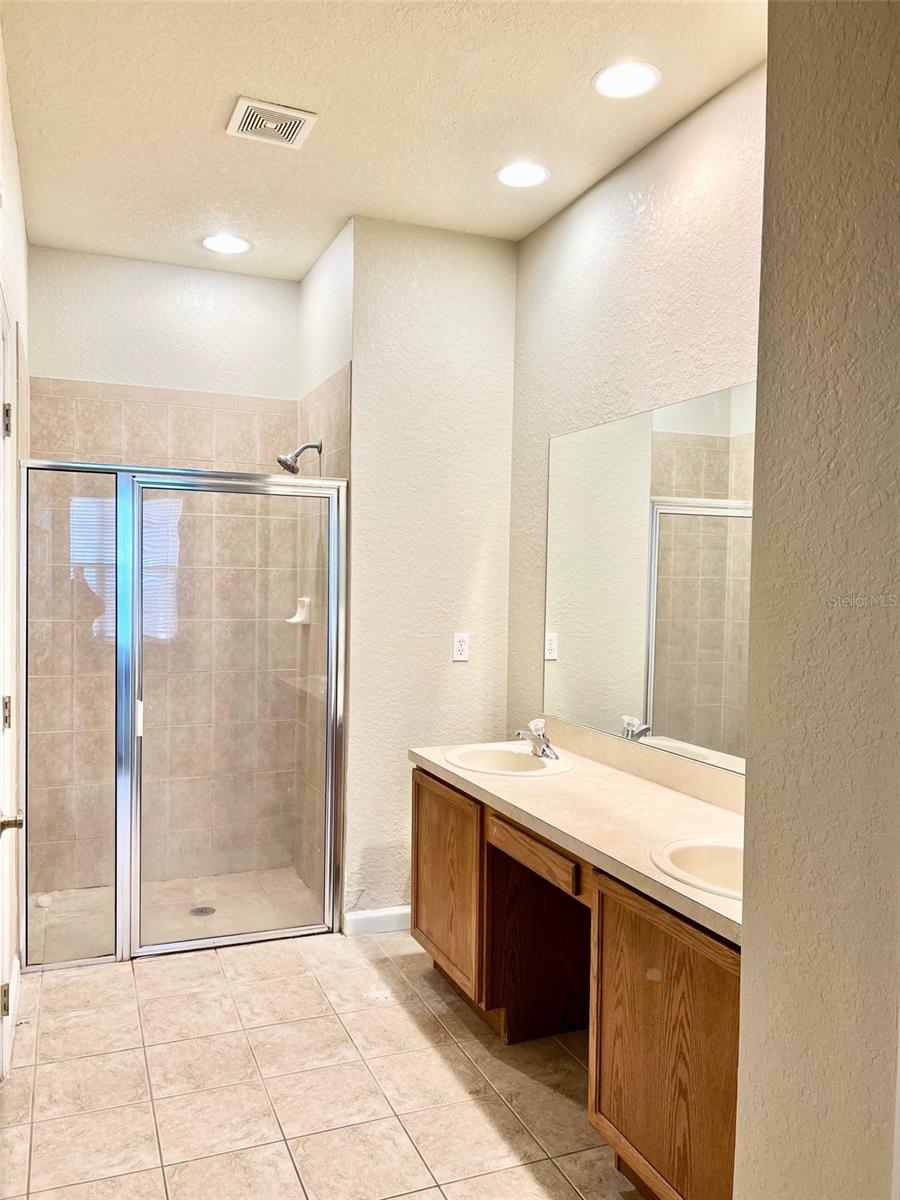 Image 12 of 21 For 3000 Laurel Park Lane 101