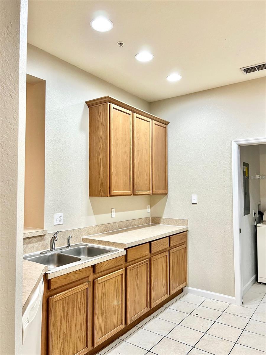 Image 7 of 21 For 3000 Laurel Park Lane 101