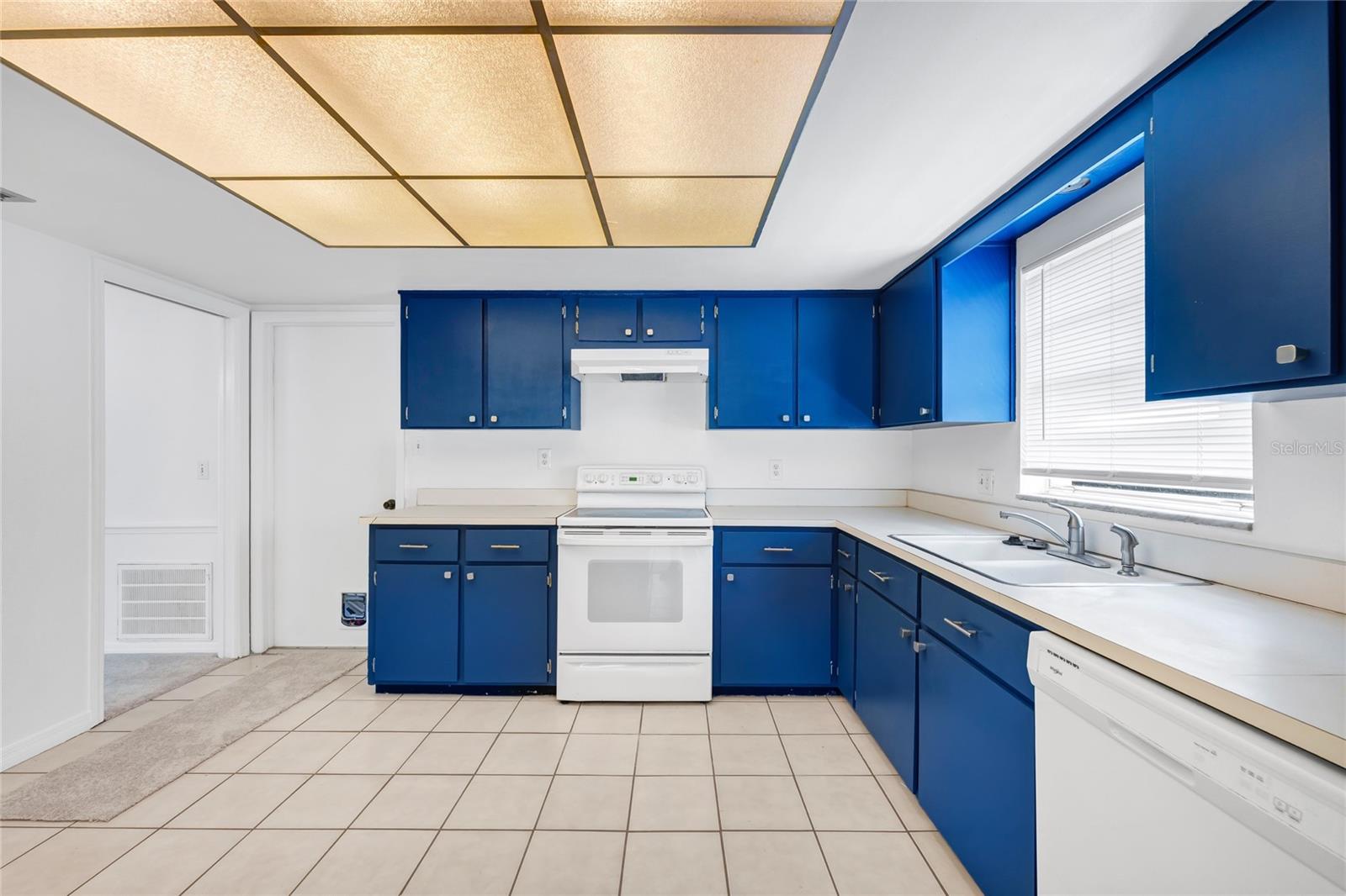 Image 12 of 42 For 5060 Andrea Boulevard