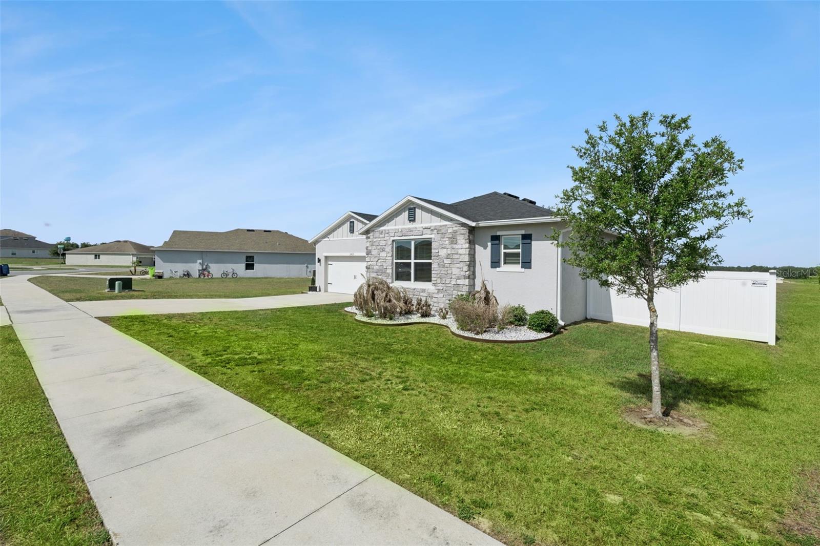 Image 2 of 35 For 2429 Begonia Street