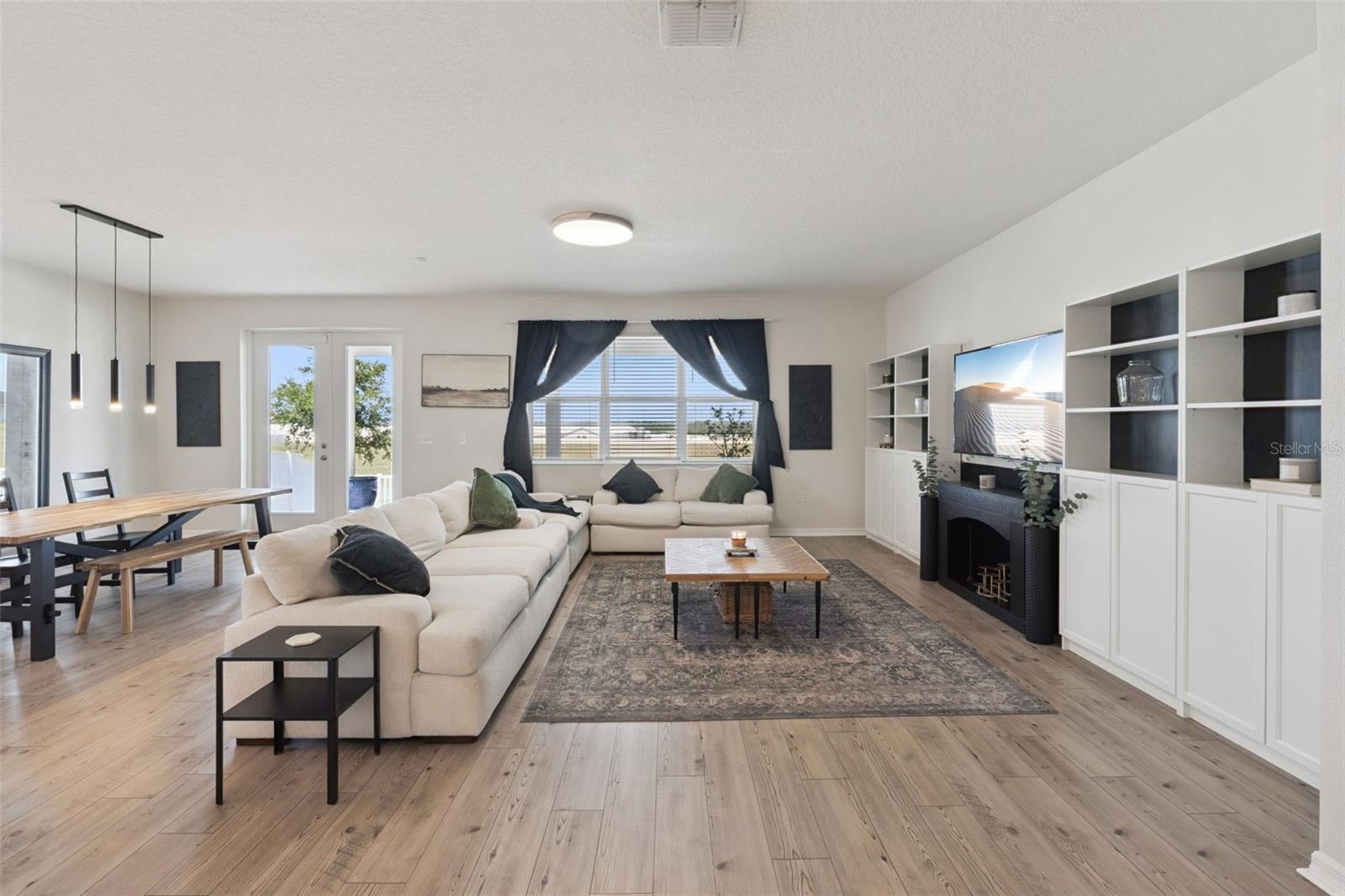 Image 4 of 35 For 2429 Begonia Street