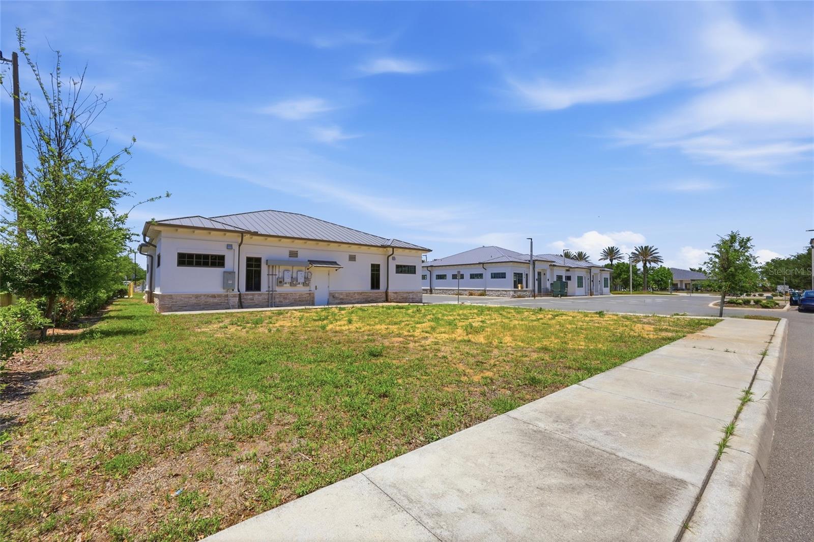 Image 19 of 27 For Sunrise Plaza Drive