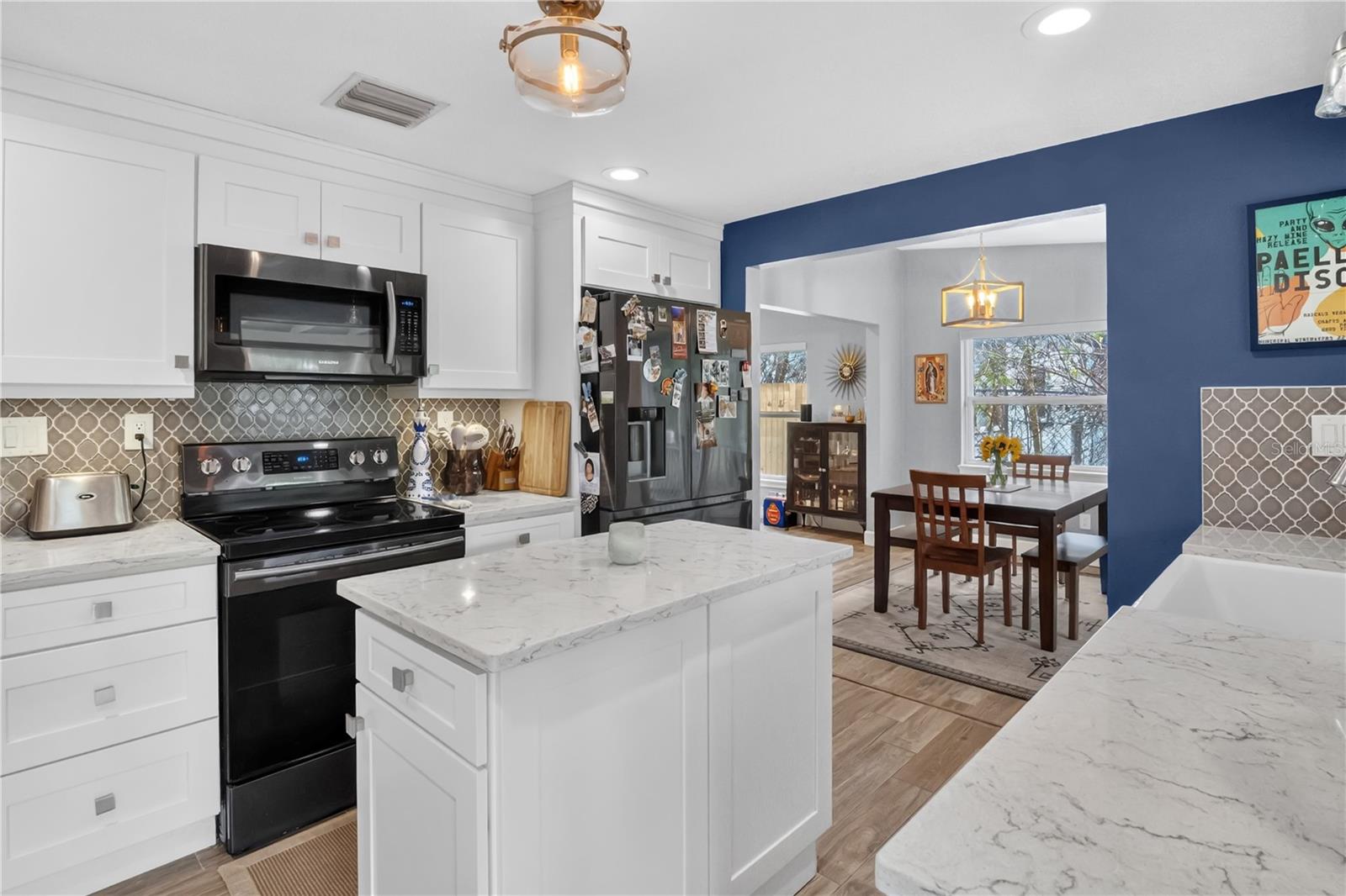 Image 8 of 25 For 5020 Saint Marie Avenue