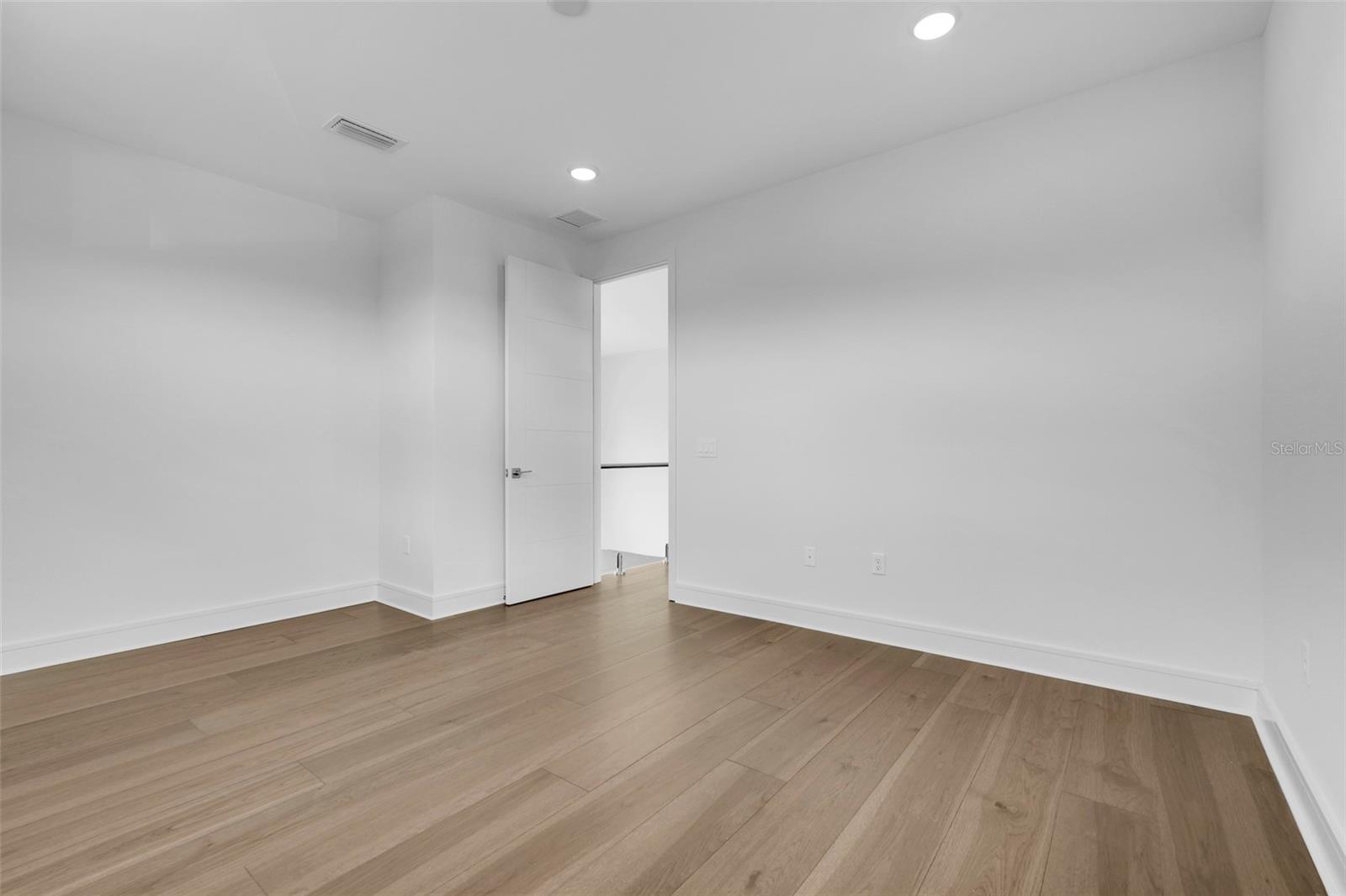 Image 43 of 67 For 3019 Kensington Avenue