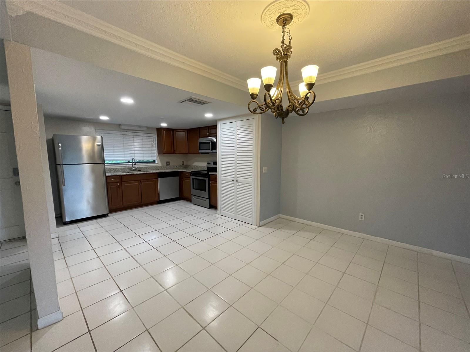 Image 3 of 12 For 710 Raymond Circle