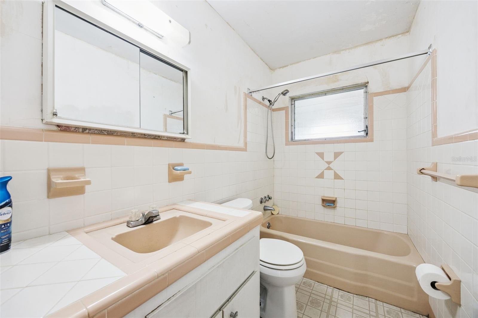 Image 15 of 24 For 3733 Surrey Drive