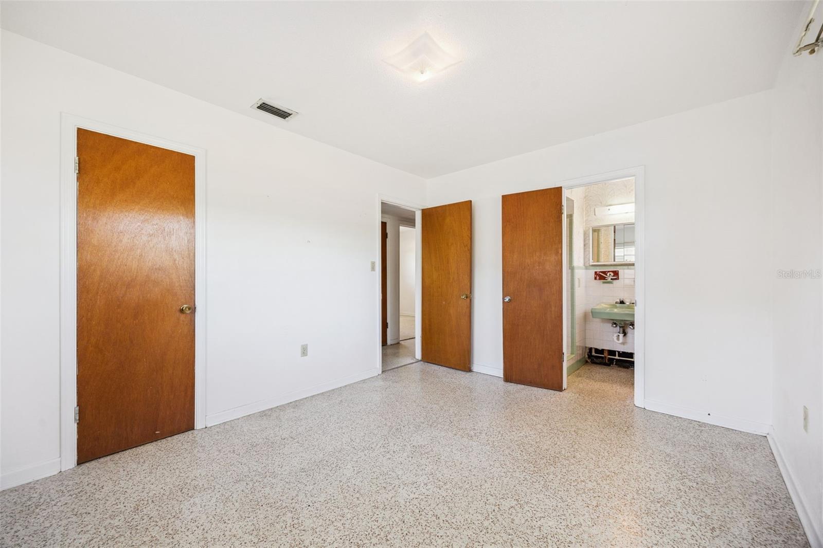 Image 8 of 24 For 3733 Surrey Drive