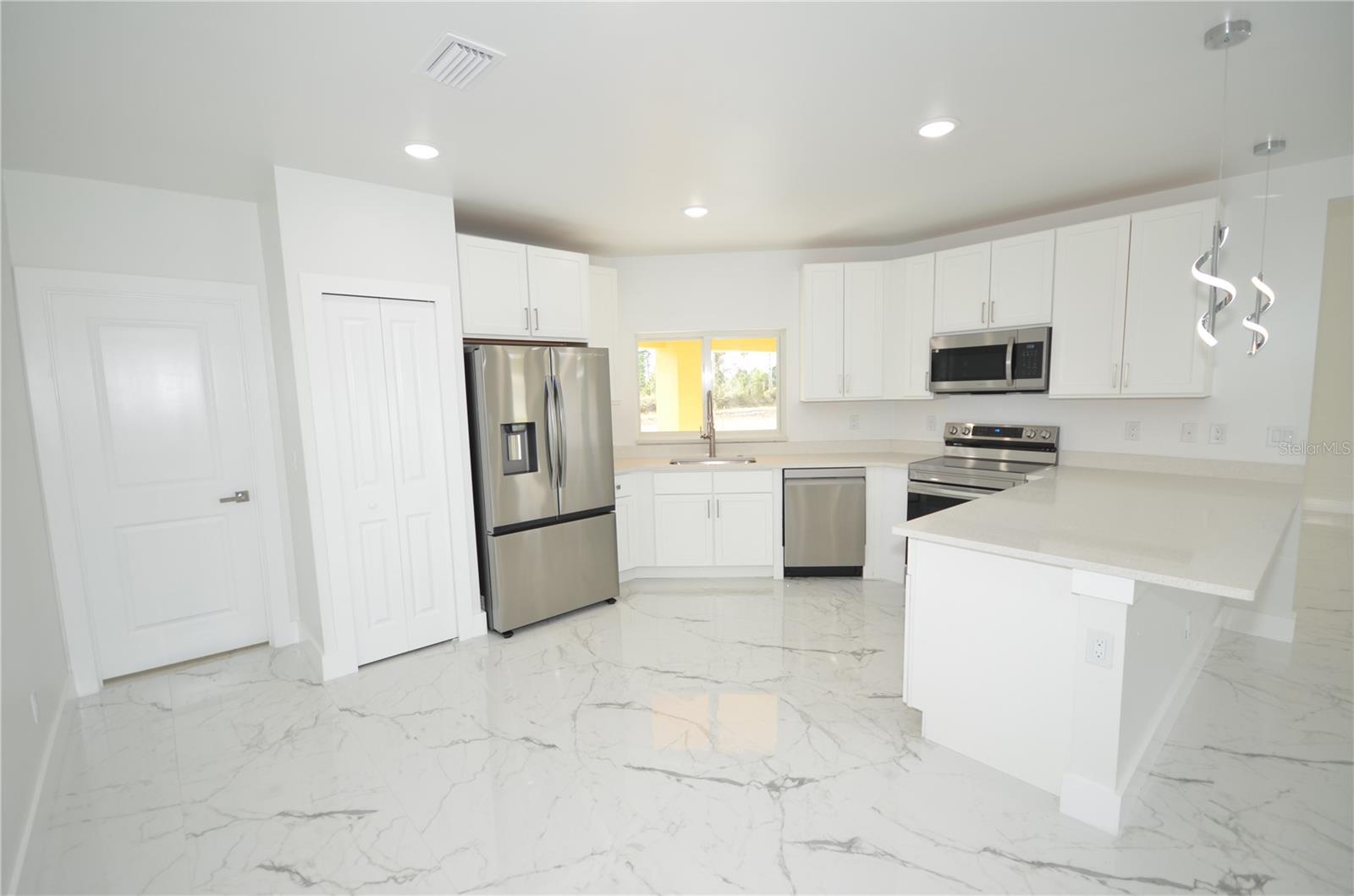 Image 10 of 22 For 1132 Edelweiss Street E