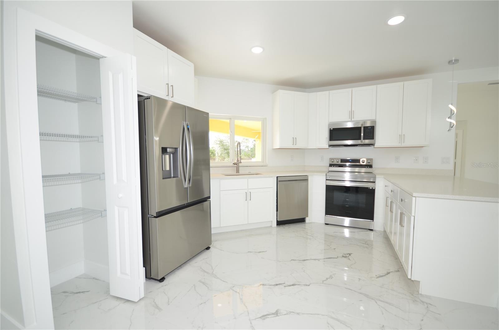 Image 11 of 22 For 1132 Edelweiss Street E