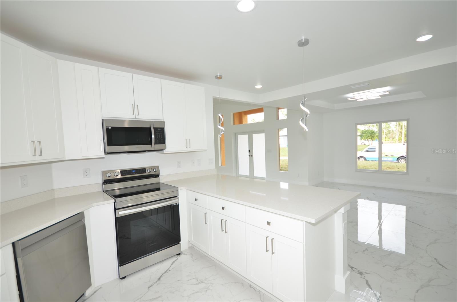 Image 12 of 22 For 1132 Edelweiss Street E