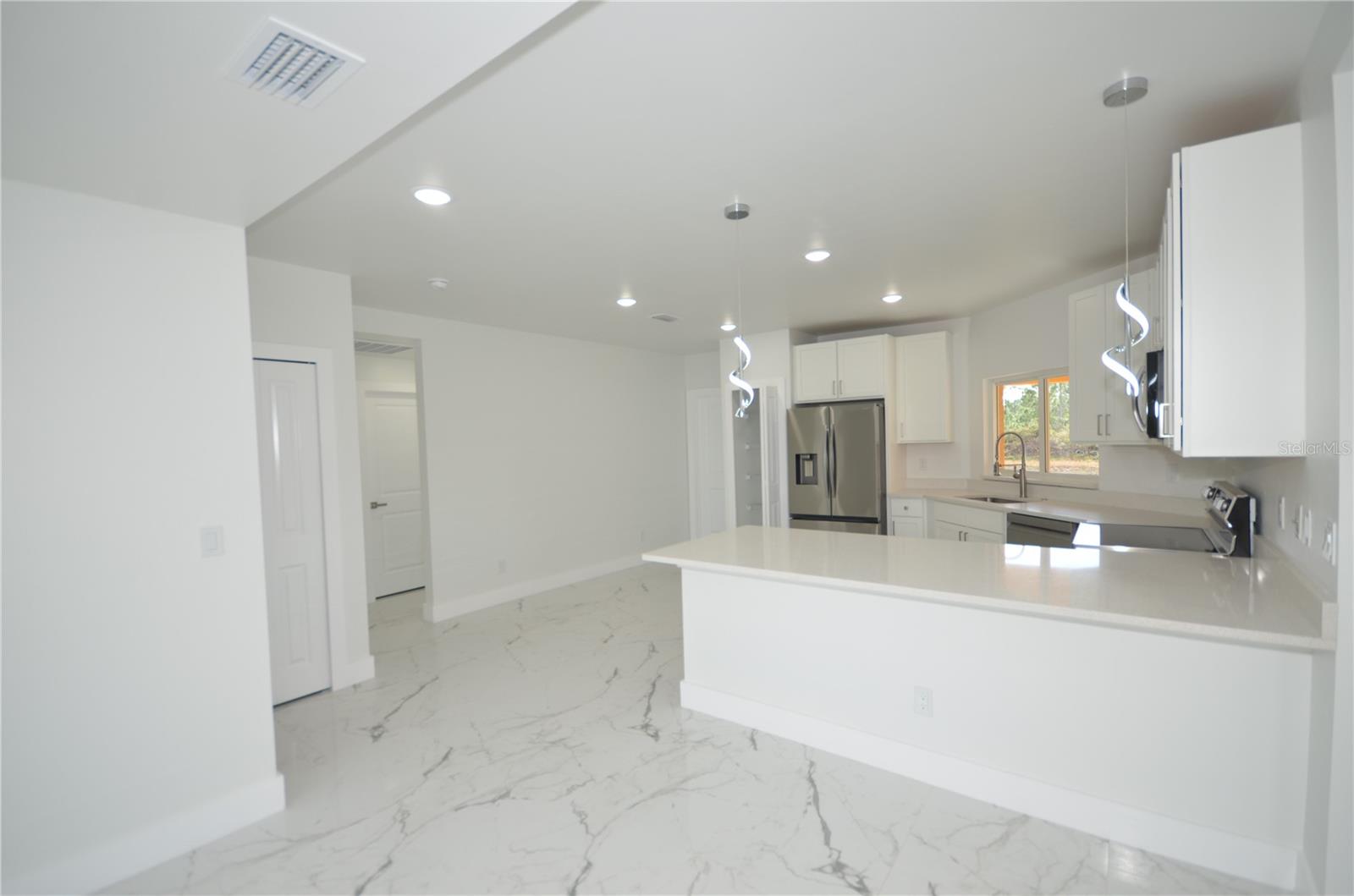Image 14 of 22 For 1132 Edelweiss Street E