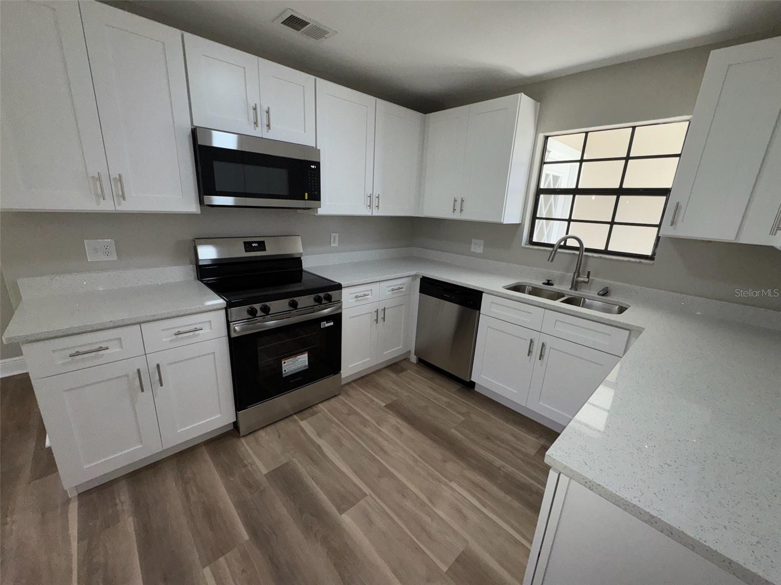Image 4 of 14 For 3063 Curry Woods Drive