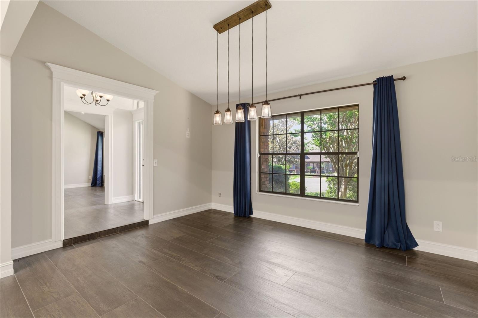 Image 12 of 79 For 215 Sovereign Court