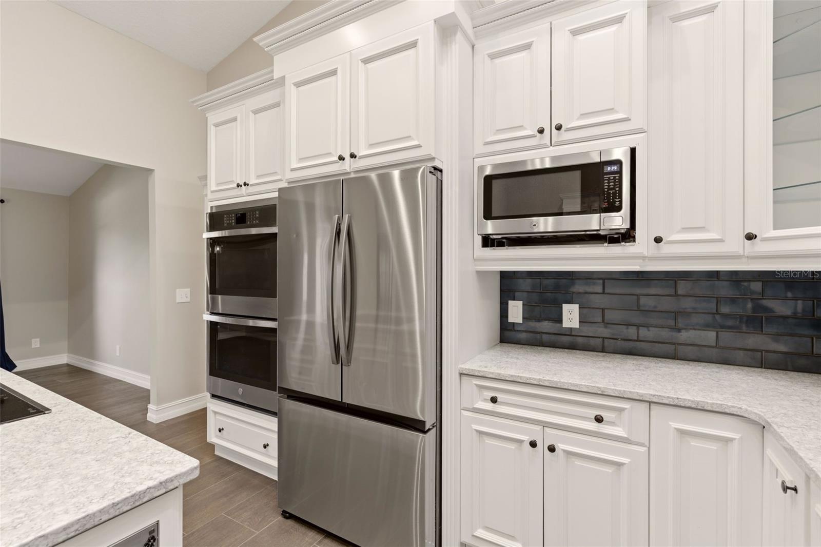 Image 15 of 79 For 215 Sovereign Court