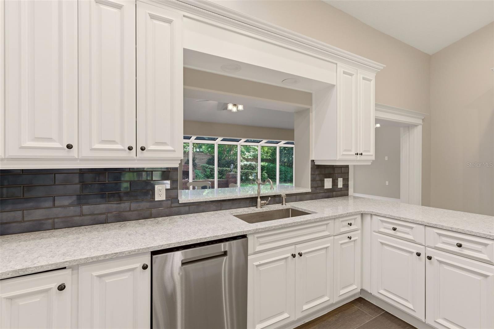 Image 17 of 79 For 215 Sovereign Court