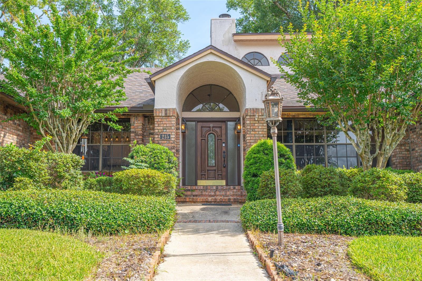 Image 3 of 79 For 215 Sovereign Court