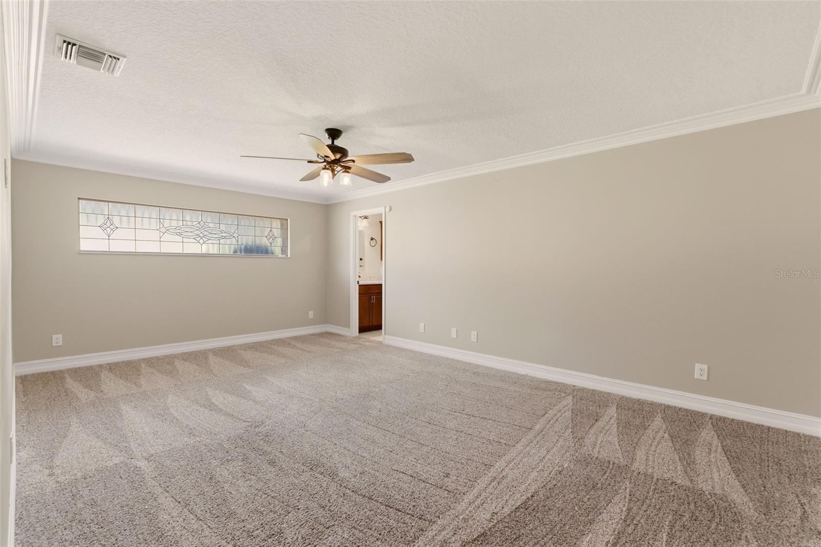 Image 37 of 79 For 215 Sovereign Court