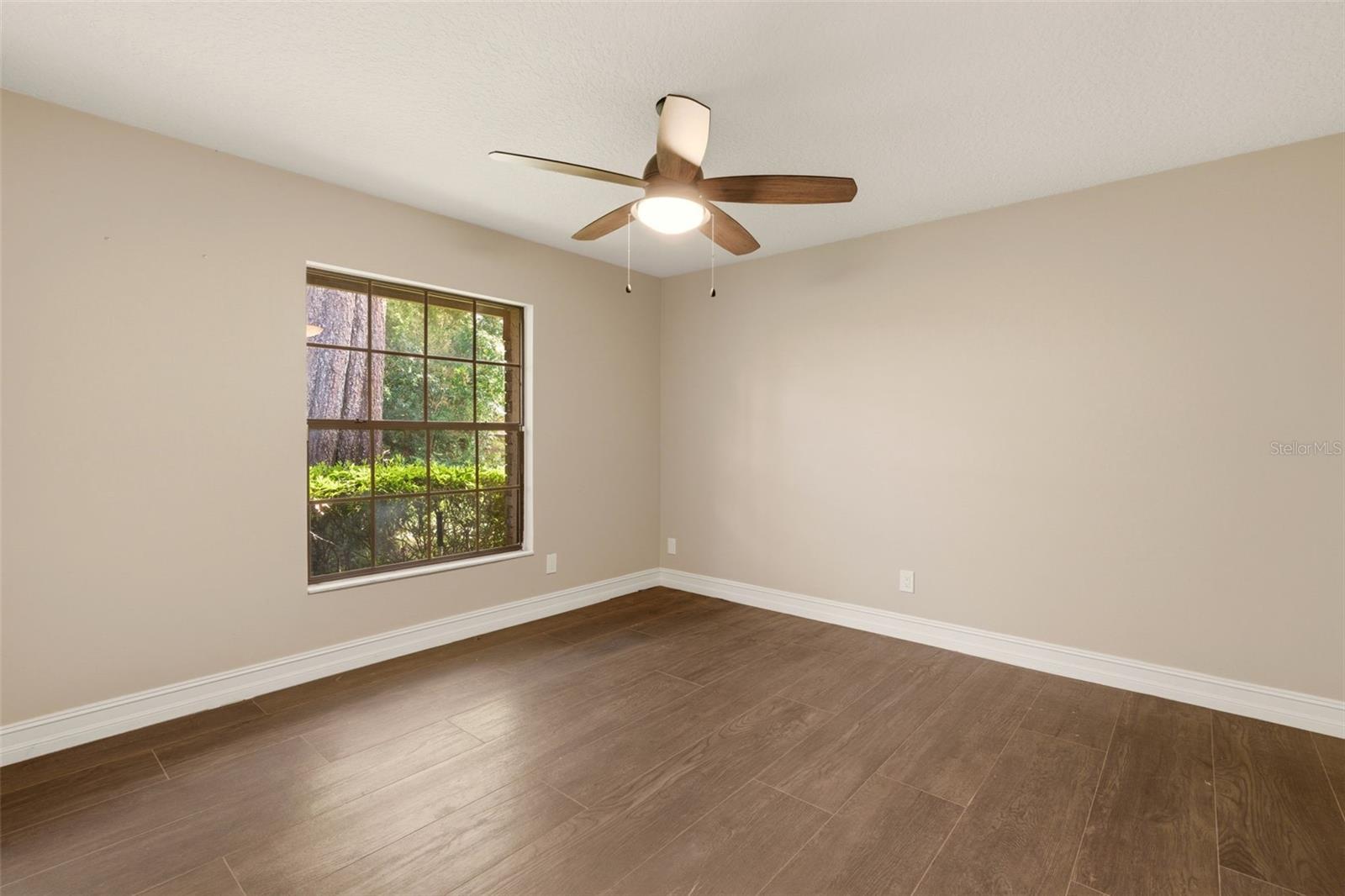 Image 47 of 79 For 215 Sovereign Court