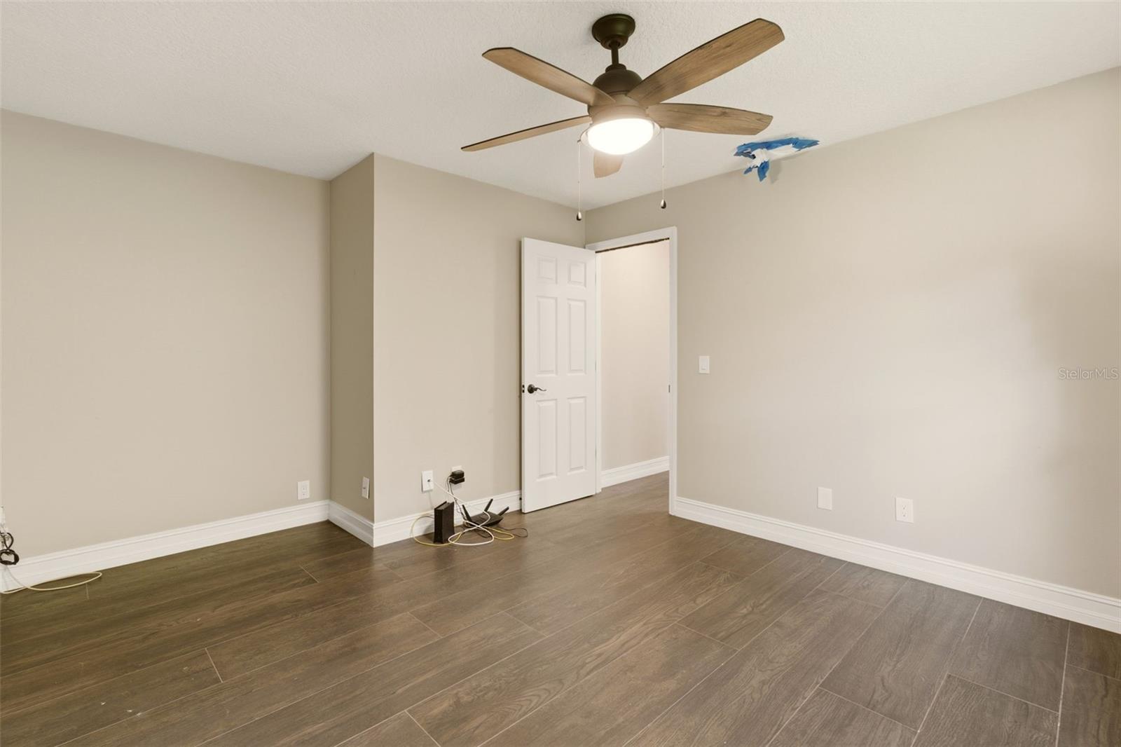 Image 48 of 79 For 215 Sovereign Court