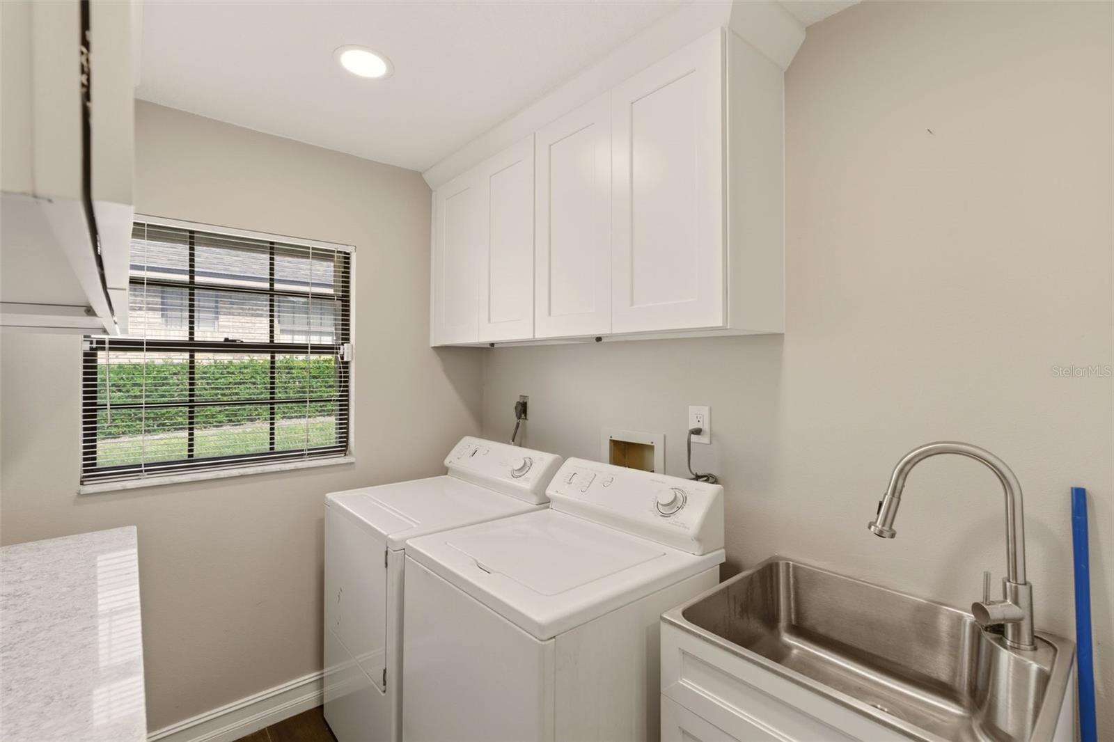 Image 49 of 79 For 215 Sovereign Court