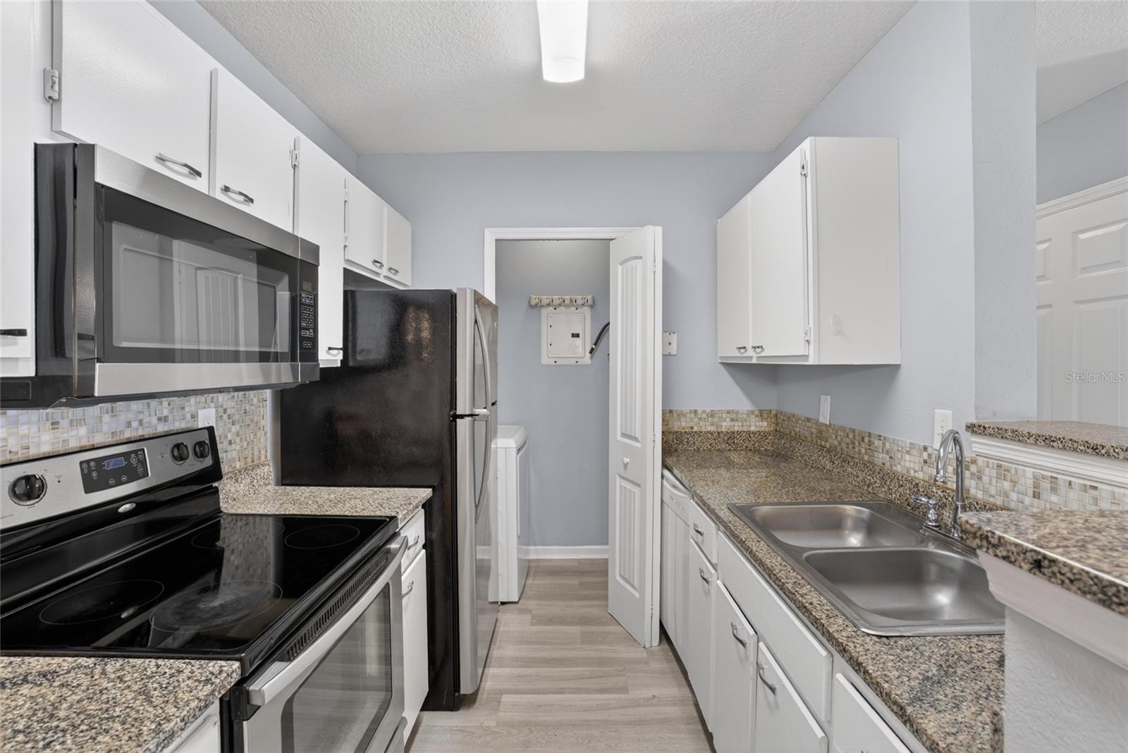 Image 2 of 35 For 4320 Kirkman Road 1511