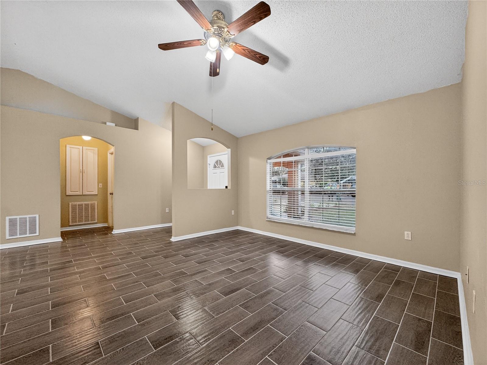 Image 4 of 14 For 835 Lancaster Avenue