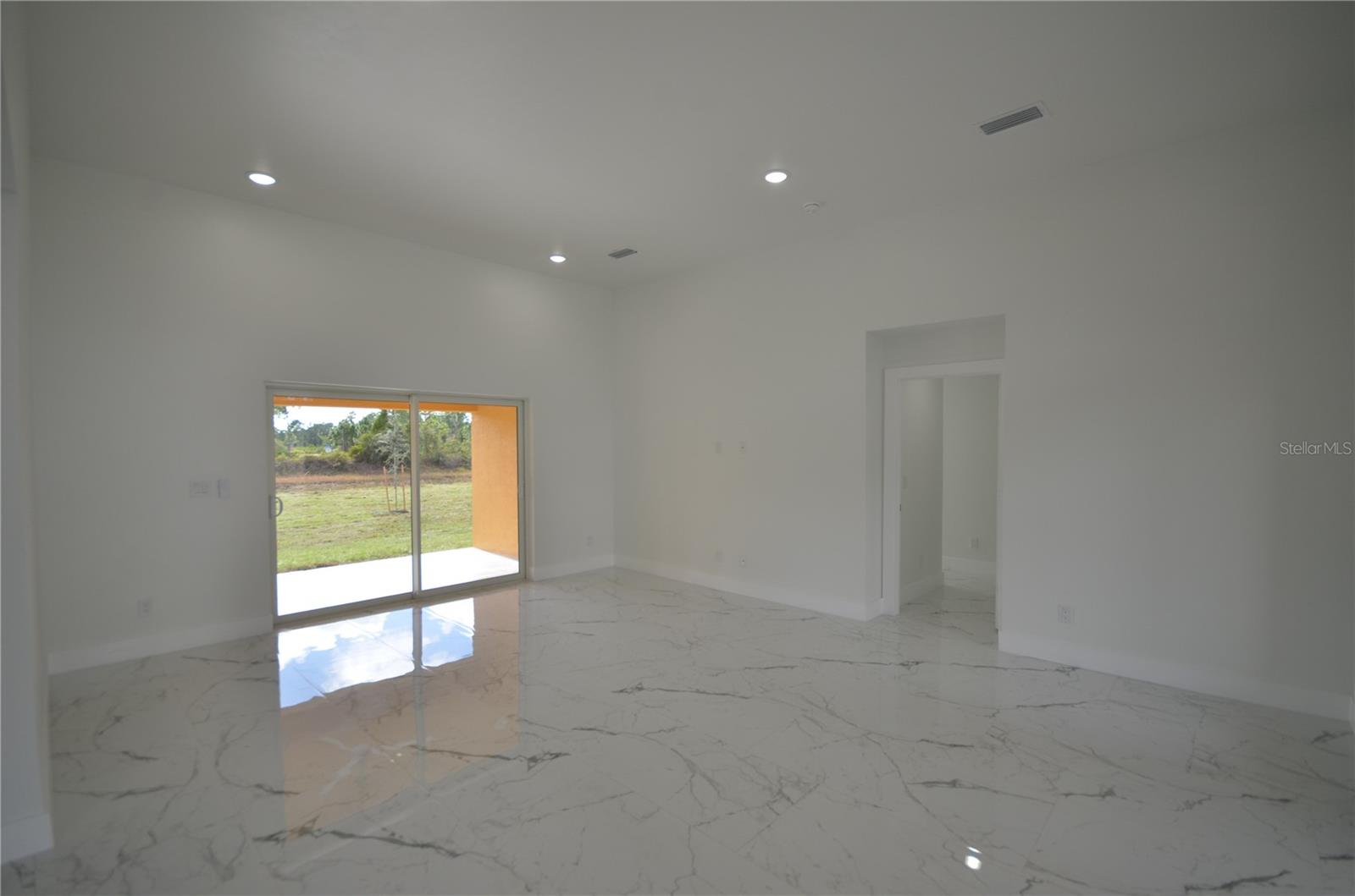 Image 4 of 22 For 1132 Edelweiss Street E
