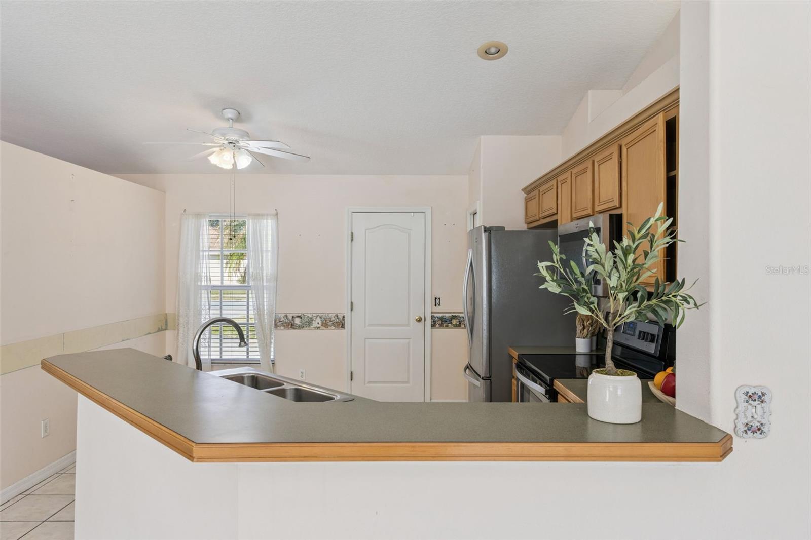 Image 6 of 37 For 3203 Sawgrass Creek Circle