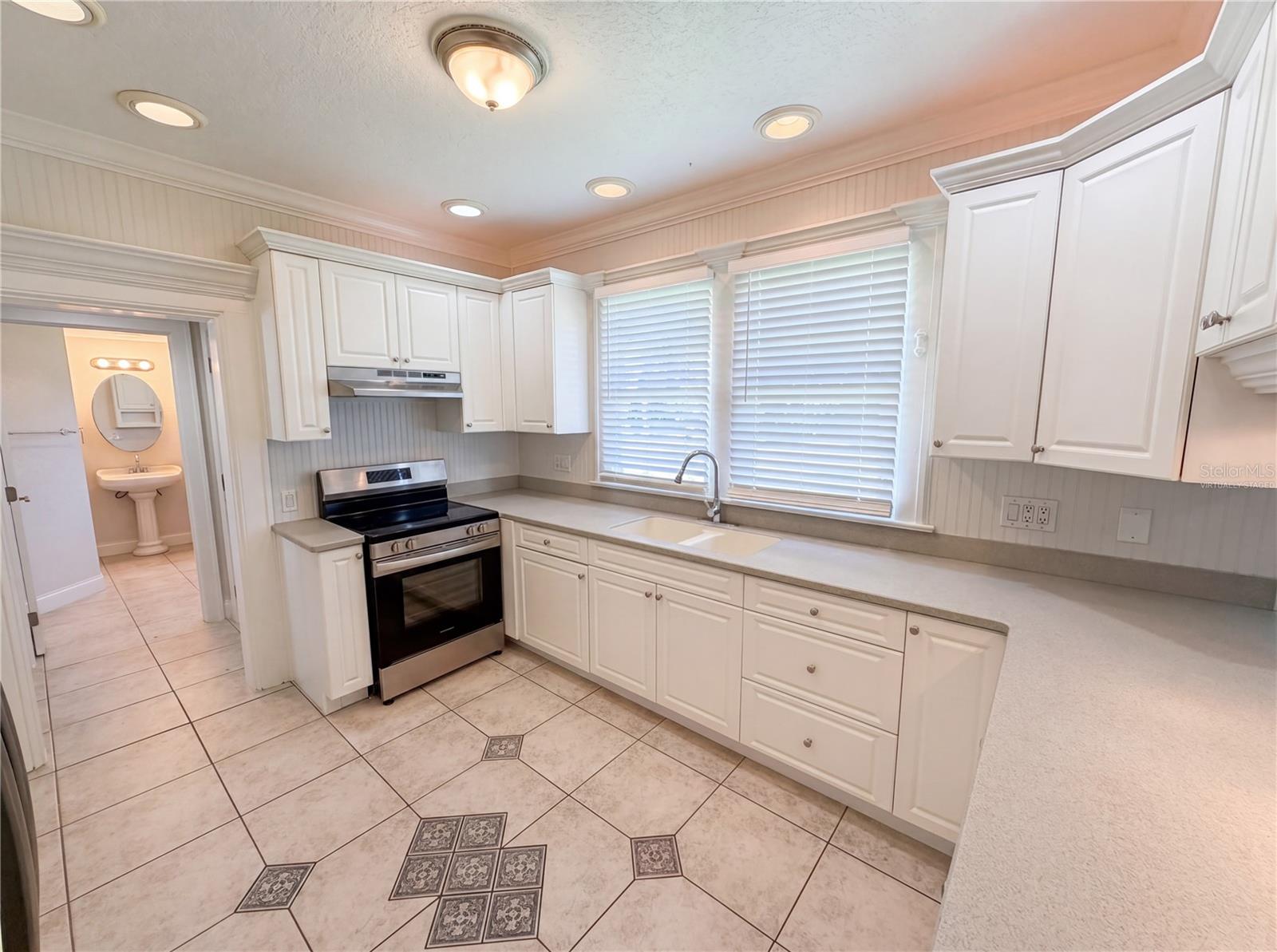 Image 2 of 25 For 535 Palmetto Drive