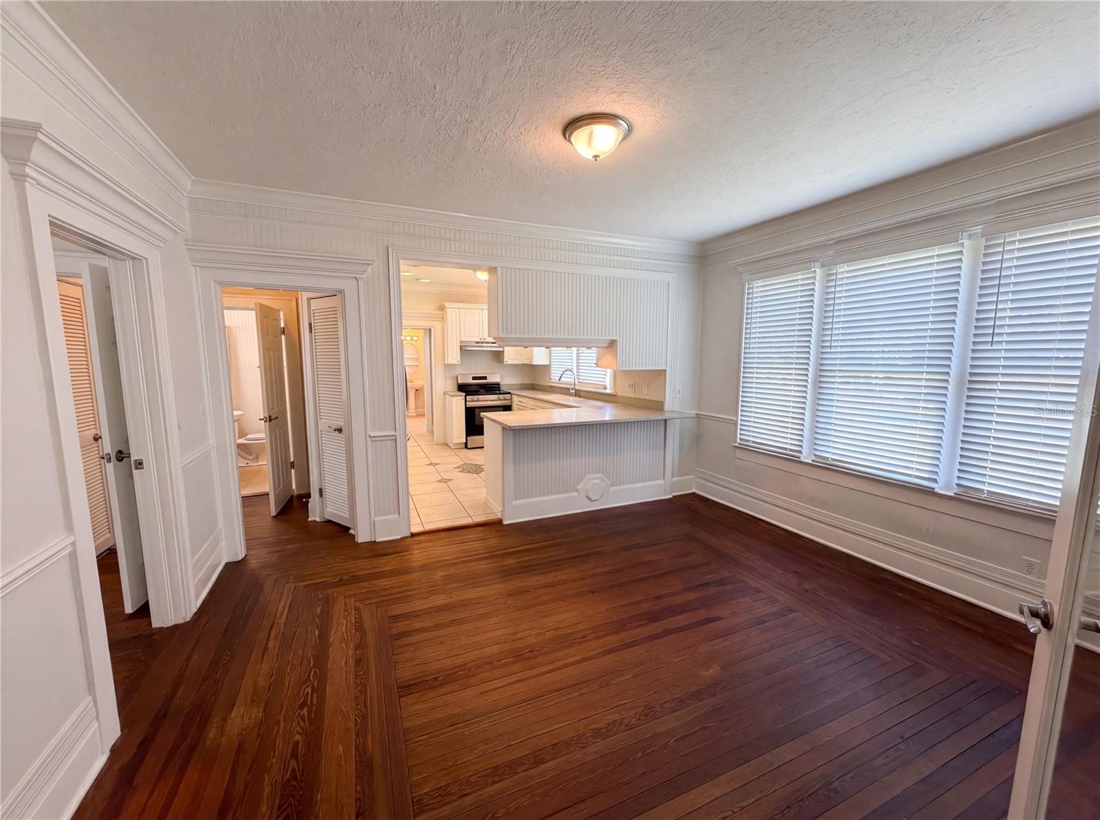 Image 8 of 25 For 535 Palmetto Drive