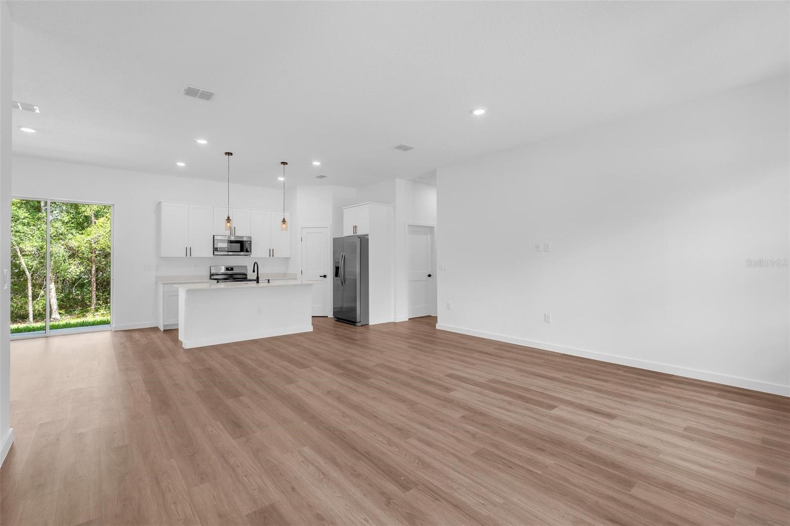 Listing photo id 8 for 9651 Pineview Way