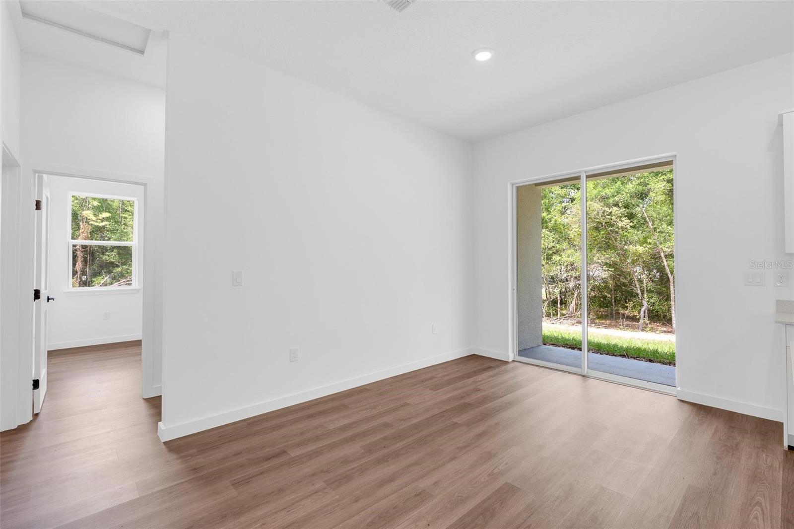 Listing photo id 10 for 9651 Pineview Way
