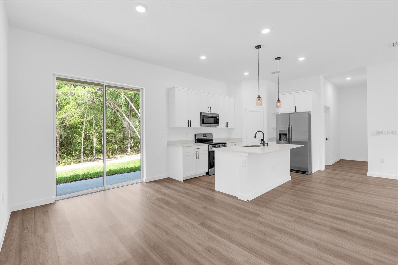 Listing photo id 12 for 9651 Pineview Way
