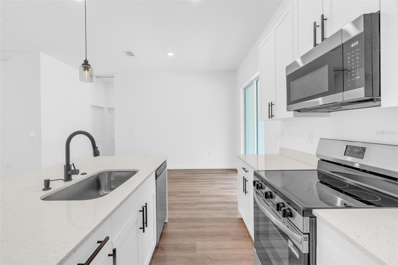 Listing photo id 15 for 9651 Pineview Way