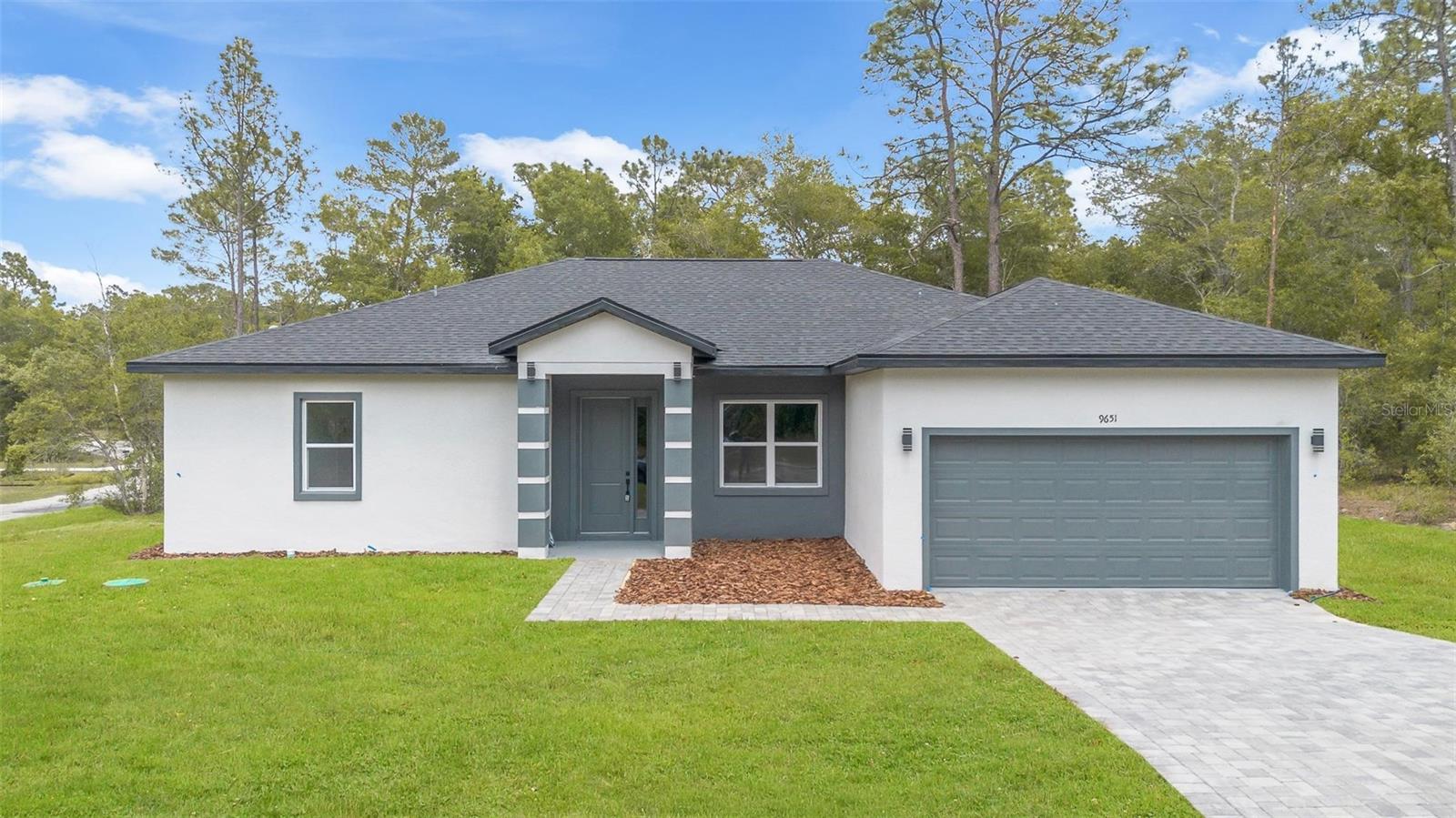 Listing photo id 0 for 9651 Pineview Way