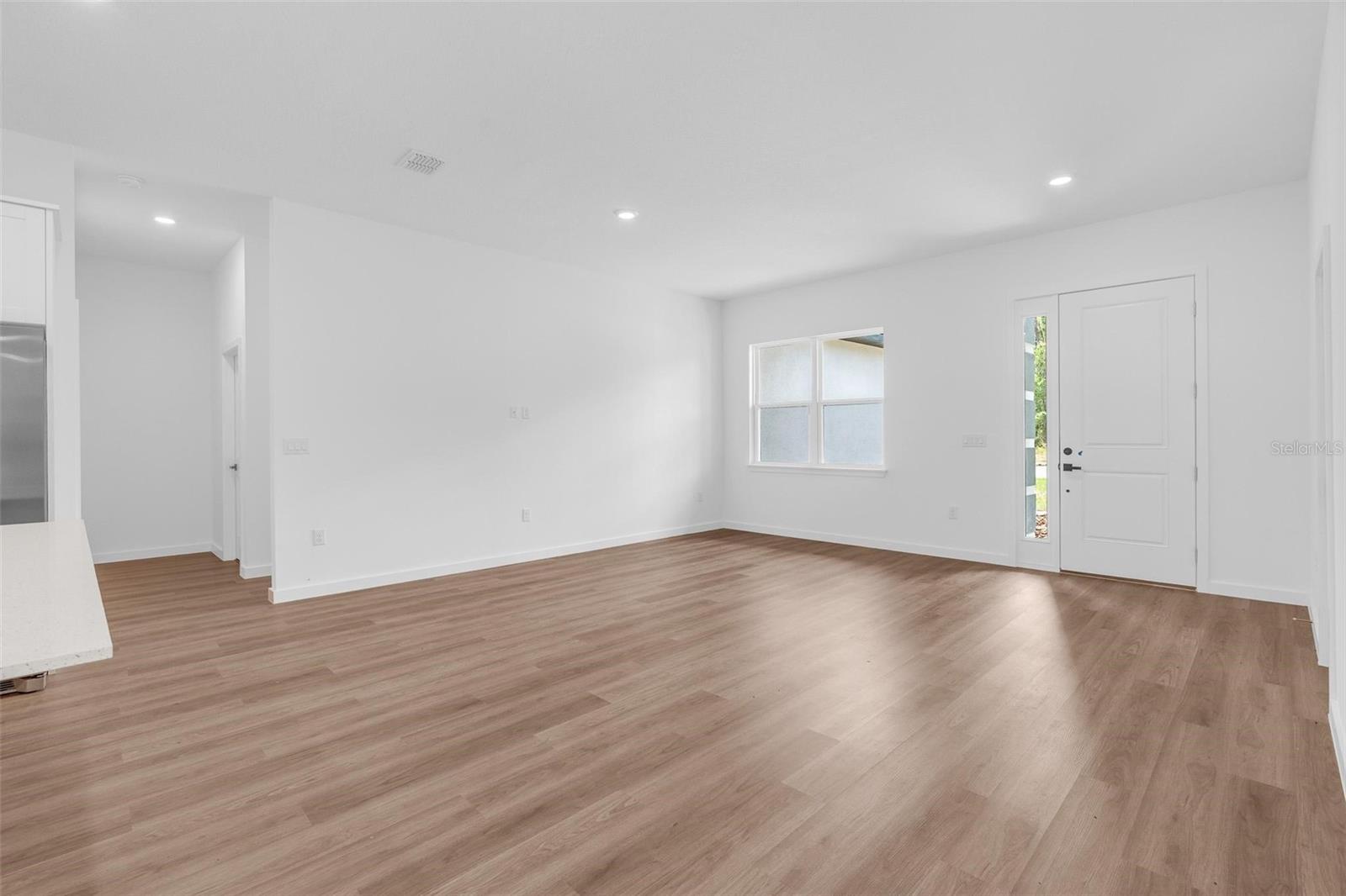 Listing photo id 21 for 9651 Pineview Way