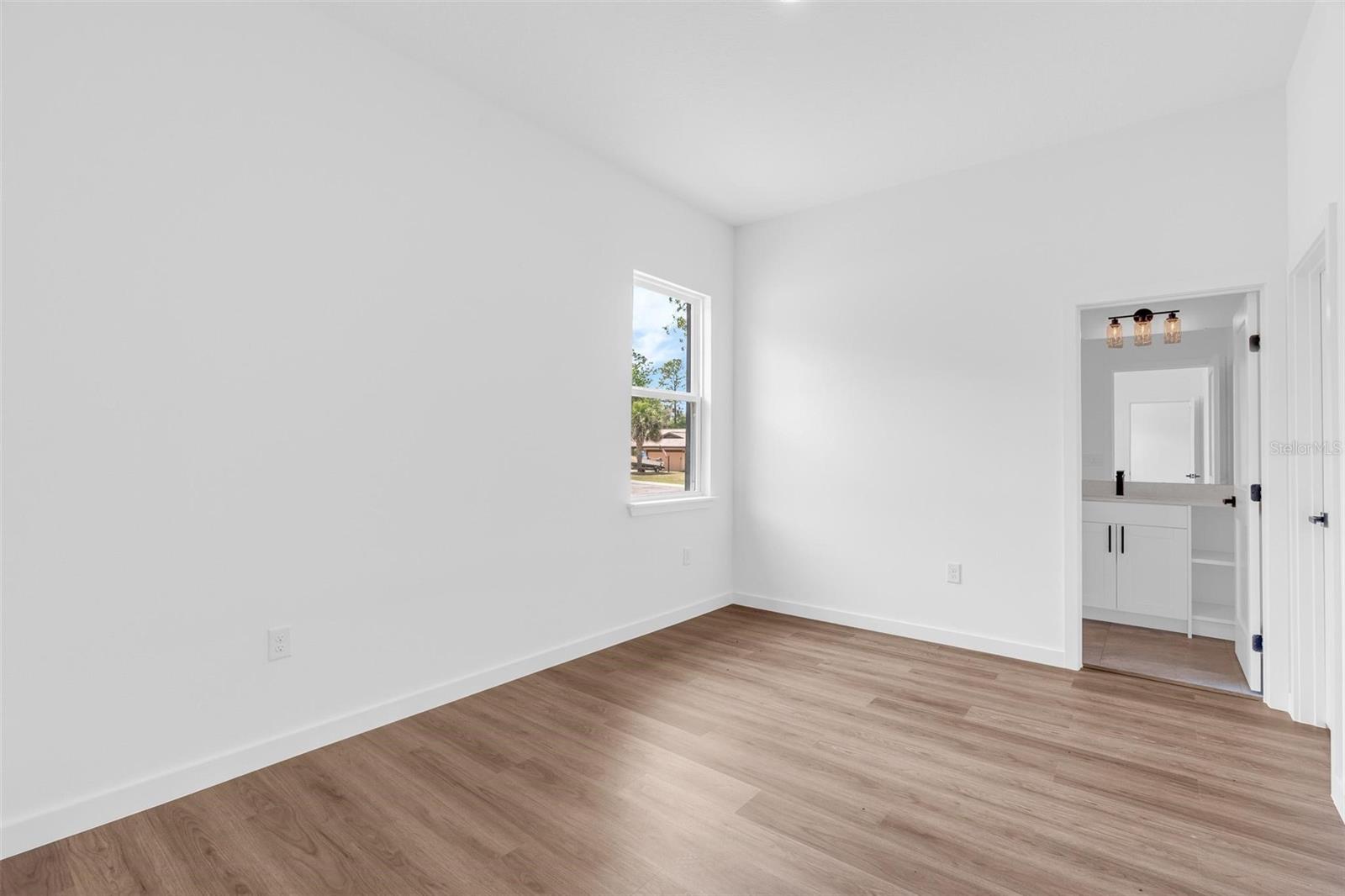 Listing photo id 23 for 9651 Pineview Way