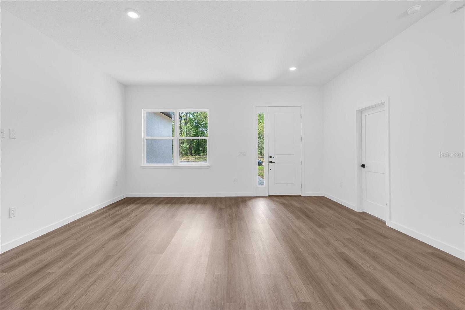 Listing photo id 24 for 9651 Pineview Way