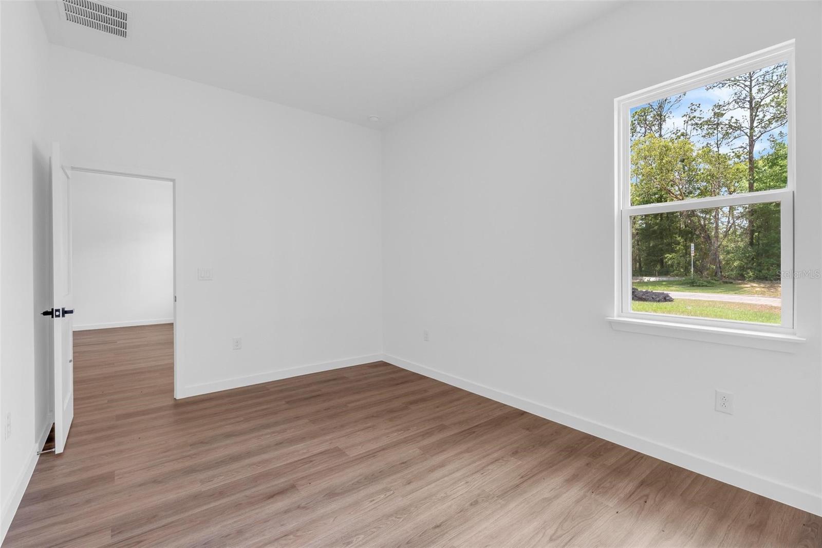 Listing photo id 25 for 9651 Pineview Way